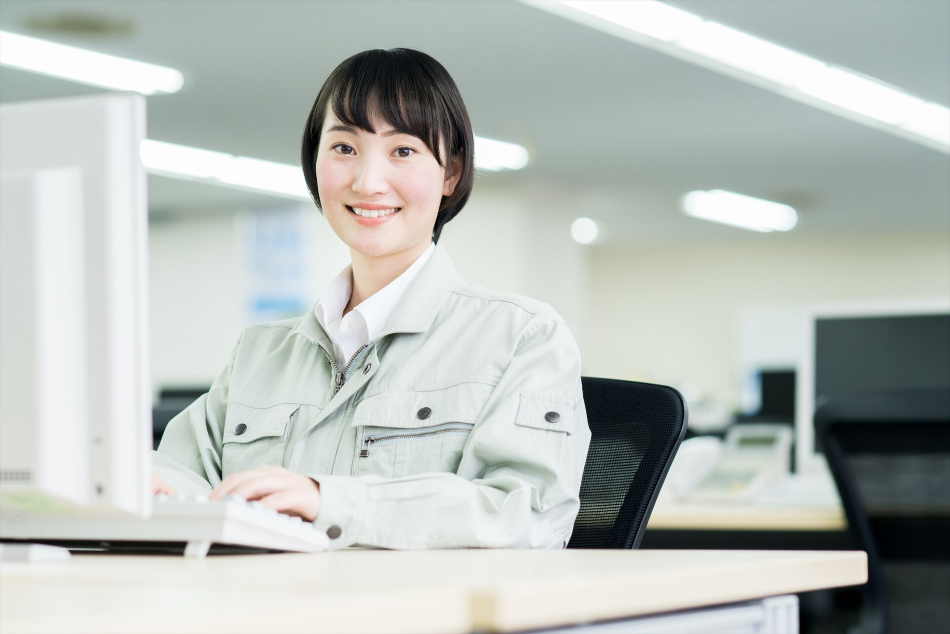 作業着の女性